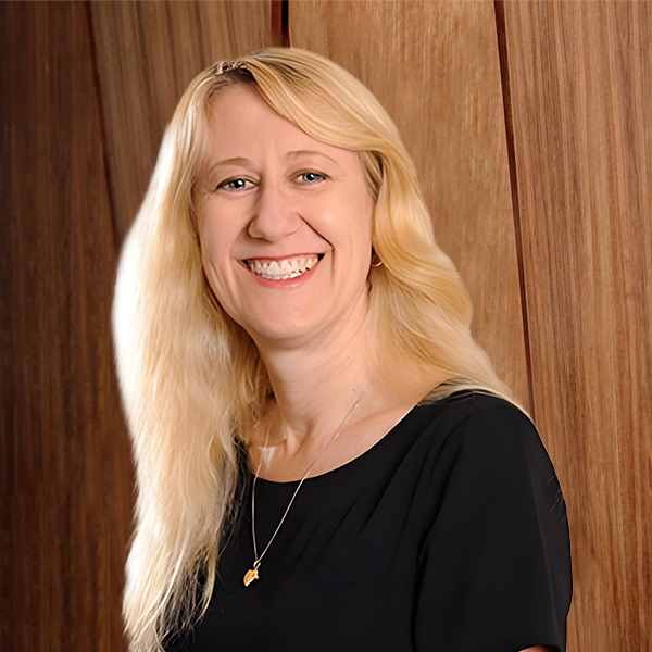 Corporate-Photo-Web-Version-600×600-Lisa-Haberfield